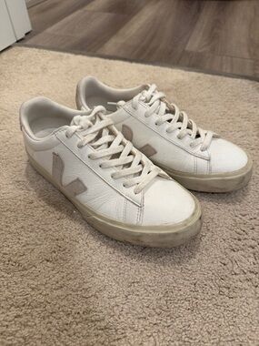 Veja Campo Sneakers in extra white & natural suede